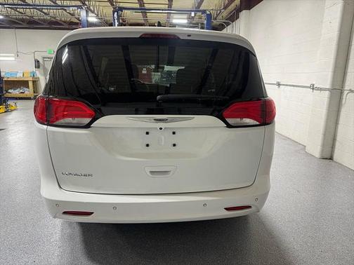 2021 Chrysler Voyager LX