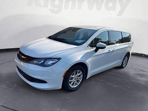 2021 Chrysler Voyager LX