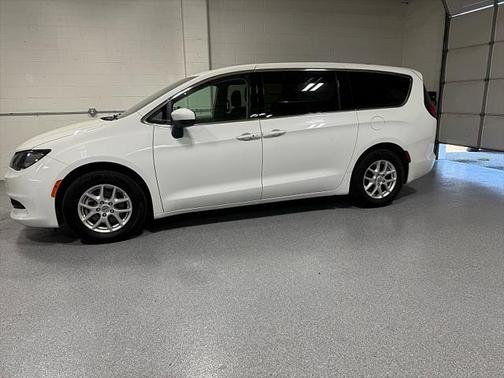 2021 Chrysler Voyager LX