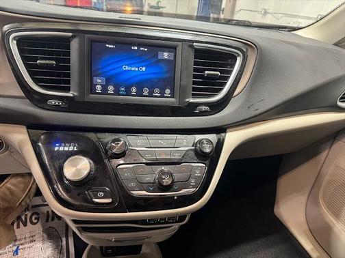2021 Chrysler Voyager LX
