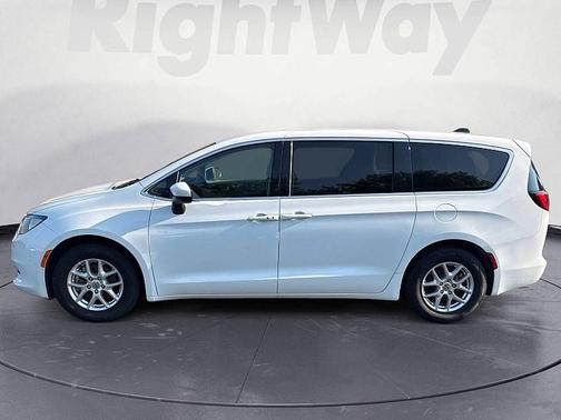 2021 Chrysler Voyager LX