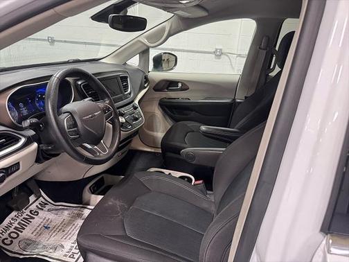 2021 Chrysler Voyager LX