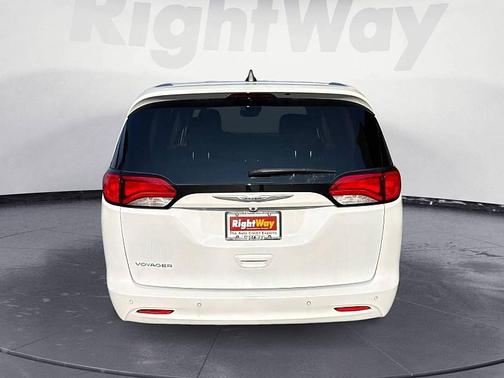 2021 Chrysler Voyager LX