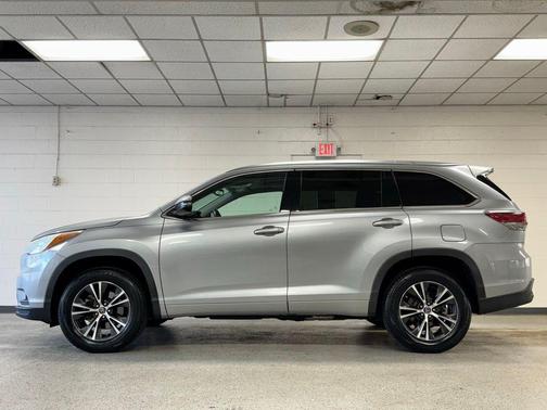 Silver Sky Metallic 2016 Toyota Highlander XLE