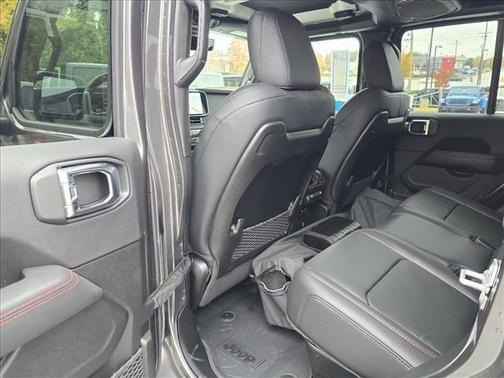 Granite Crystal Metallic Clearcoat 2026 Jeep Gladiator Rubicon