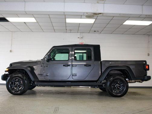 Granite Crystal Metallic Clearcoat 2024 Jeep Gladiator Sport