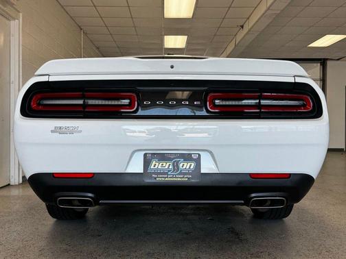 White Knuckle Clearcoat 2020 Dodge Challenger SXT