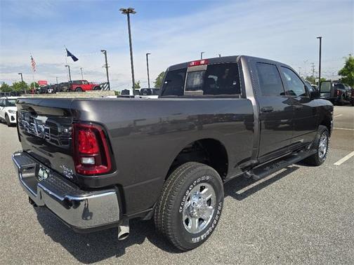 2025 RAM 2500 Tradesman Crew Cab 4x4 6'4' Box