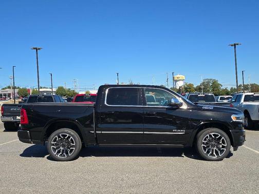 Diamond Black Crystal Pearlcoat 2026 RAM 1500 Limited