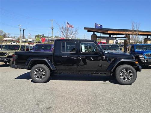2026 Jeep Gladiator Sahara 4x4