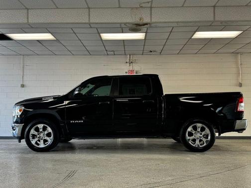 Diamond Black Crystal Pearlcoat 2023 RAM 1500 Big Horn/Lone Star