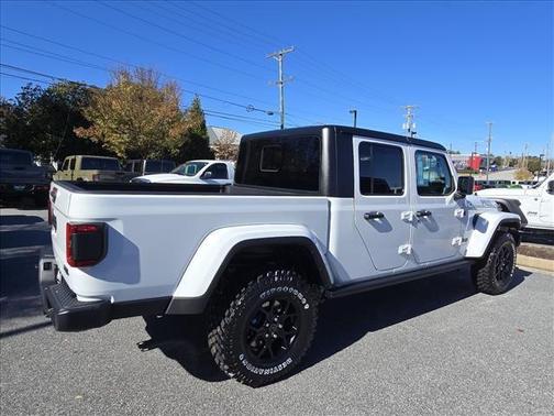 Bright White Clearcoat 2026 Jeep Gladiator Willys