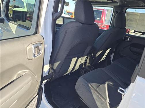 Bright White Clearcoat 2026 Jeep Gladiator Willys