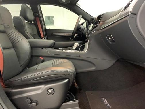 Photo 5 of 23 of 2020 Jeep Grand Cherokee SRT