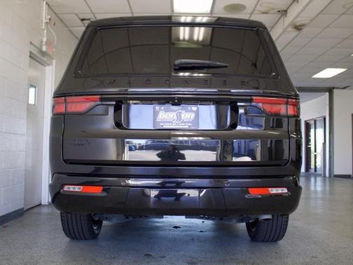 2022 Jeep Wagoneer Series I Obsidian 4x2