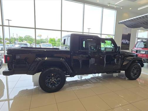 Black Clearcoat 2026 Jeep Gladiator 85th Anniversary Edition