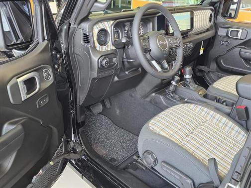 Black Clearcoat 2026 Jeep Gladiator 85th Anniversary Edition