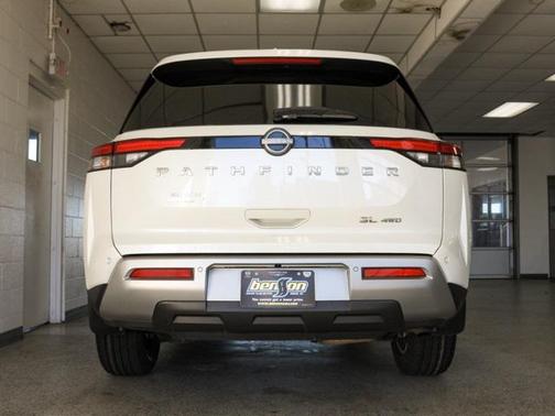 2024 Nissan Pathfinder SL 4WD