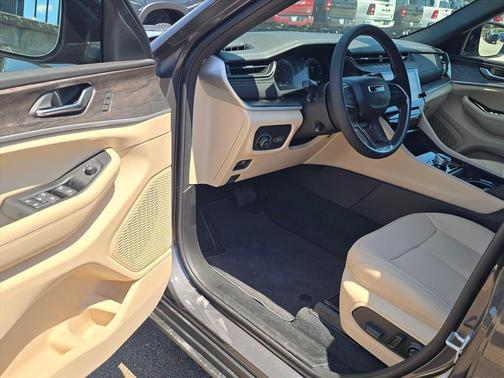 Baltic Gray Metallic Clearcoat 2026 Jeep Grand Cherokee Limited