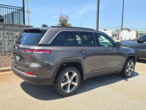Baltic Gray Metallic Clearcoat 2026 Jeep Grand Cherokee Limited