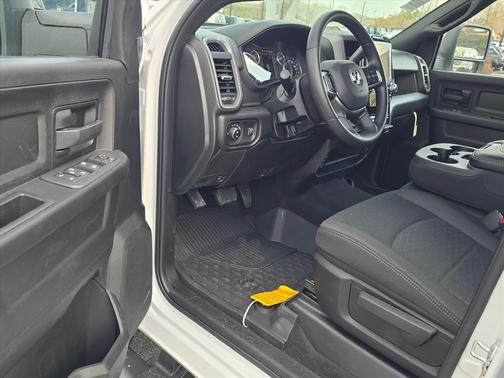 Bright White Clearcoat 2026 RAM 2500 Tradesman Crew Cab 4x4 6'4' Box
