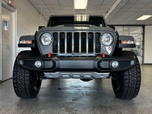 Sting-Gray Clearcoat 2023 Jeep Gladiator Mojave 4x4