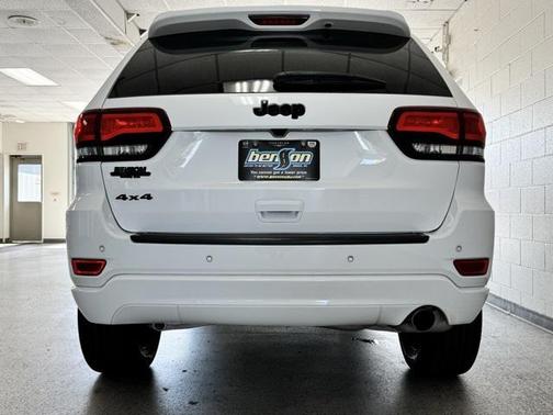 2022 Jeep Grand Cherokee Laredo