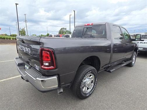 2025 RAM 2500 Tradesman Crew Cab 4x4 6'4' Box