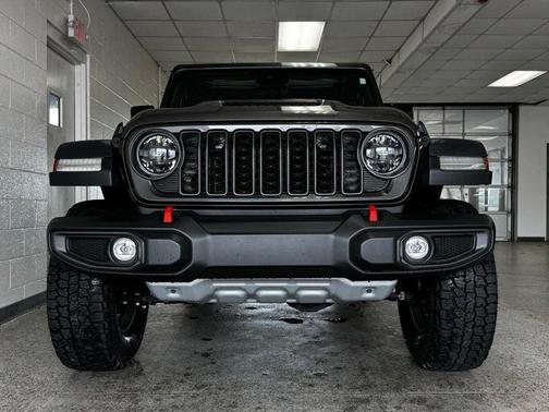 Granite Crystal Metallic Clearcoat 2024 Jeep Gladiator Mojave