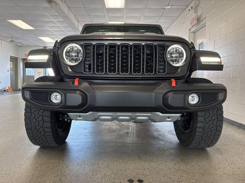 Granite Crystal Metallic Clearcoat 2024 Jeep Gladiator Mojave