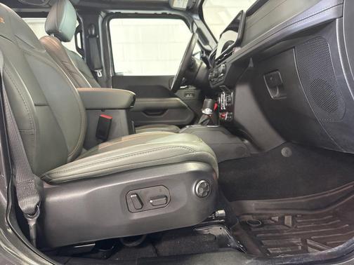Granite Crystal Metallic Clearcoat 2024 Jeep Gladiator Mojave