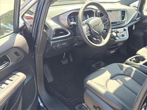 2025 Chrysler Pacifica L