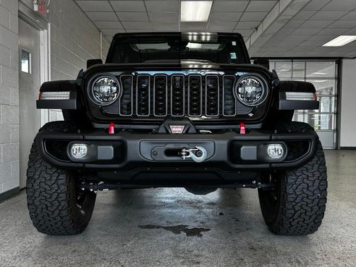 Black Clearcoat 2024 Jeep Wrangler Rubicon