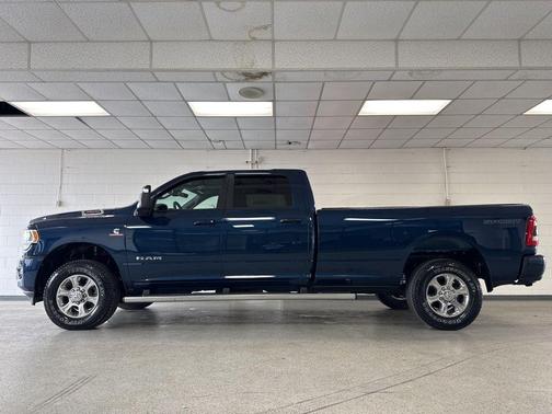 2024 RAM 3500 Big Horn Crew Cab 4x4 8' Box