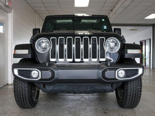 Black Clearcoat 2021 Jeep Wrangler Unlimited Sahara
