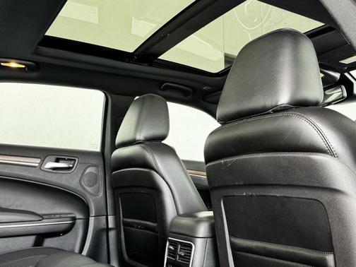 2017 Chrysler 300C Platinum