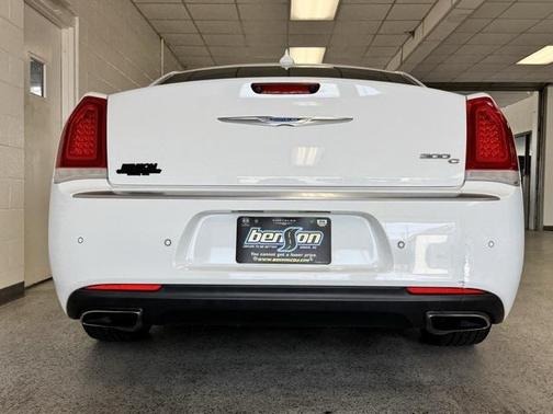 2017 Chrysler 300C Platinum