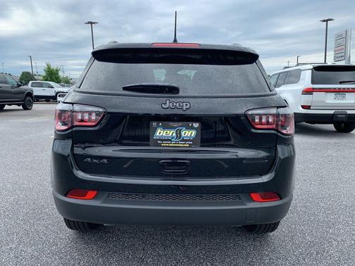 Diamond Black Crystal Pearlcoat 2026 Jeep Compass Sport