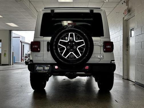 2024 Jeep Wrangler 4-Door Sahara 4x4