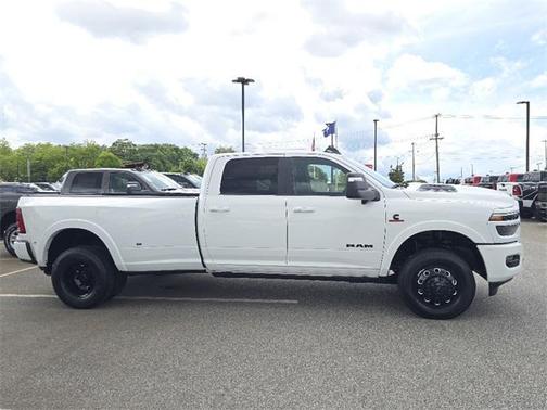 2025 RAM 3500 Limited Crew Cab 4x4 8' Box
