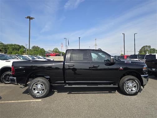 2025 RAM 2500 Tradesman Crew Cab 4x4 6'4' Box