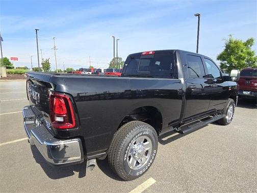 2025 RAM 2500 Tradesman Crew Cab 4x4 6'4' Box