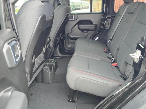 Black Clearcoat 2026 Jeep Wrangler Rubicon