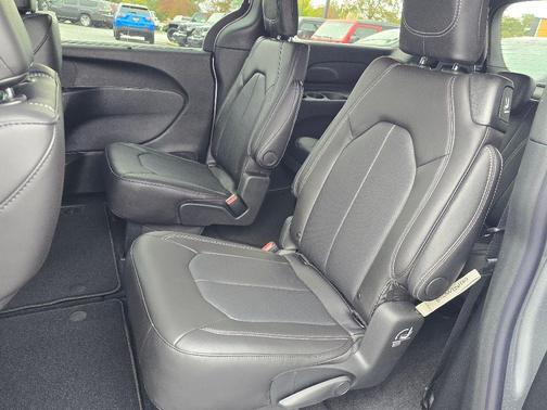 Silver Mist Clearcoat 2026 Chrysler Pacifica L