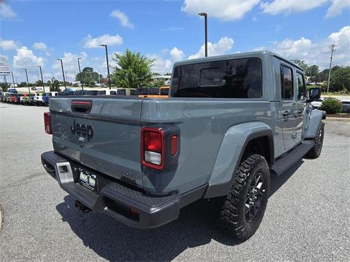 2025 Jeep Gladiator Sport