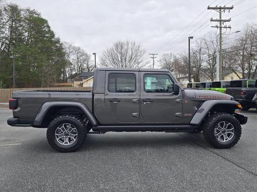 Granite Crystal Metallic Clearcoat 2026 Jeep Gladiator Mojave X 4x4