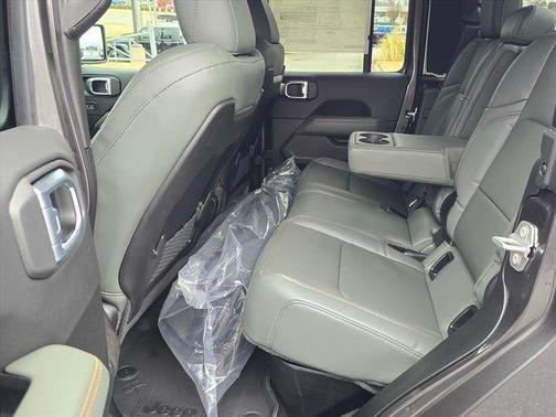 Granite Crystal Metallic Clearcoat 2026 Jeep Gladiator Mojave X 4x4