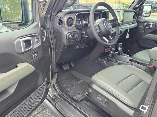 Granite Crystal Metallic Clearcoat 2026 Jeep Gladiator Mojave X 4x4
