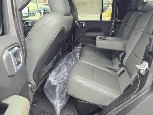 Granite Crystal Metallic Clearcoat 2026 Jeep Gladiator Mojave X 4x4