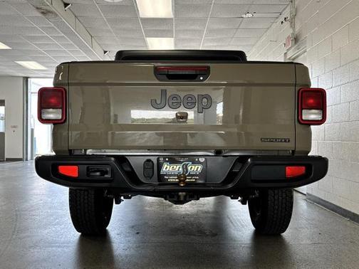 2020 Jeep Gladiator Sport